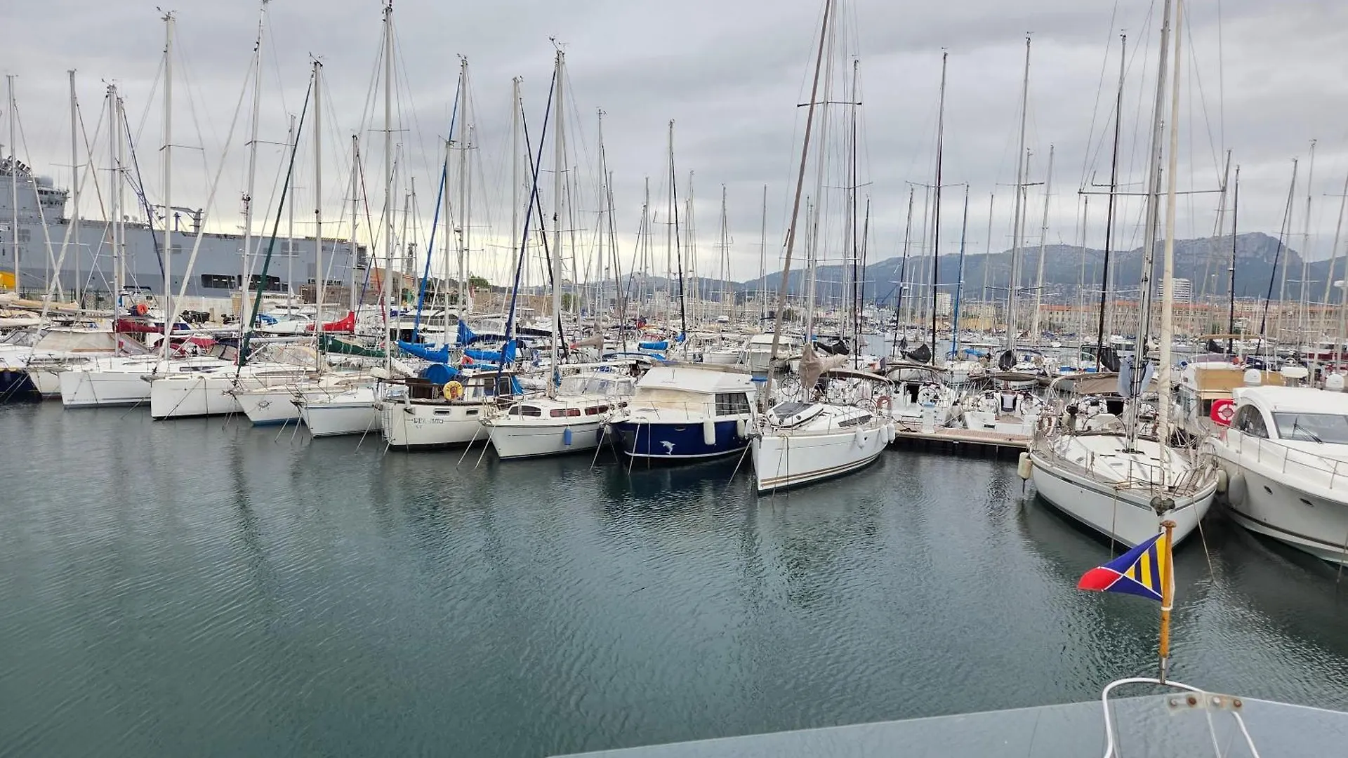 فندق Bateau De Legende تولون